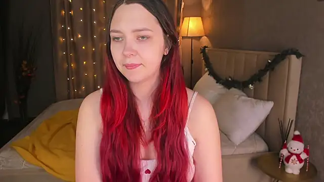 Snapshot of Monica__Queen chatting on 15, 12, 2025 Monica Queen online show from 15, 12, 2025