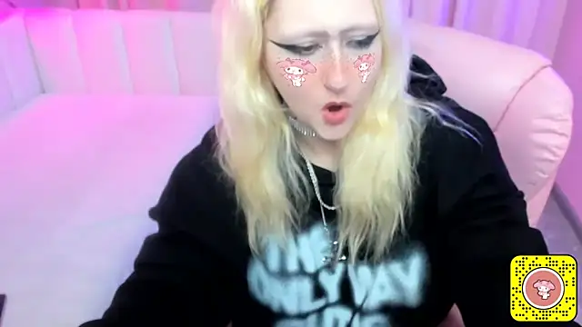 JuliaSharkk online show from 9, 11, 2025