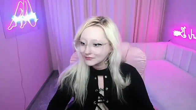 JuliaSharkk online show from 9, 10, 2025