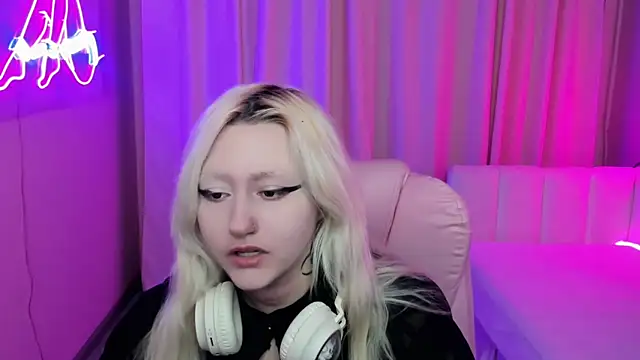 JuliaSharkk online show from 1, 10, 2025