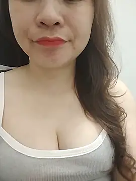 Girl Shy2000 online show from 17, 5, 2026