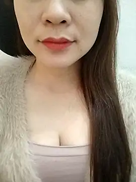 Girl Shy2000 online show from 18, 12, 2025