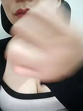 Girl Shy2000 online show from 5, 11, 2025