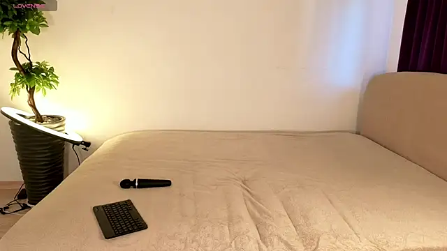 MilaYumi online show from 22, 10, 2025