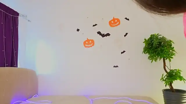 MilaYumi online show from 16, 11, 2025