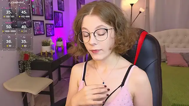 Bubblegum Babe  online show from 30, 10, 2025