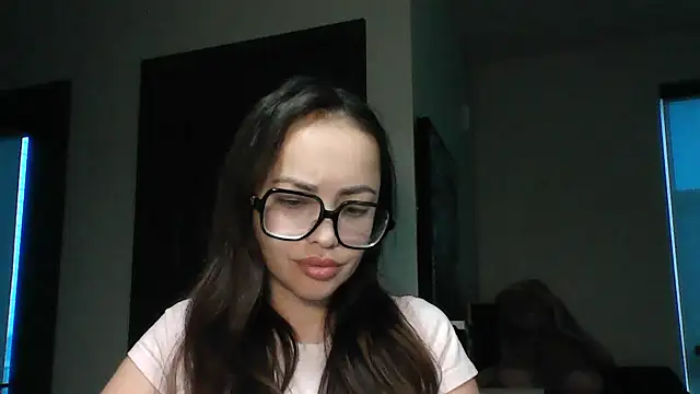 Snapshot of Elyrisse chatting on 25, 10, 2025 Elyrisse online show from 25, 10, 2025