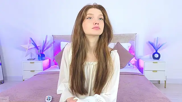 Nicole Broown  online show from 29, 9, 2025