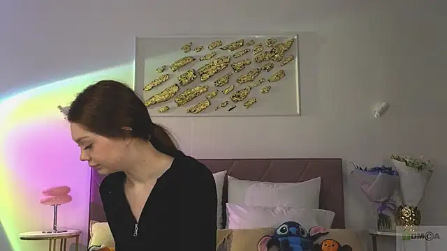 Nicole Broown  online show from 27, 11, 2025