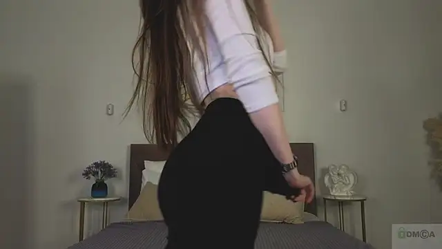 Nicole Broown  online show from 2, 4, 2026