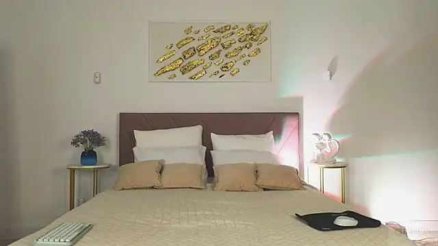 Nicole Broown  online show from 16, 4, 2026