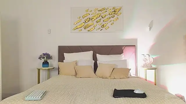 Nicole Broown  online show from 14, 4, 2026