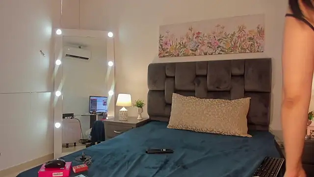 Antonella Maxwell online show from 12, 2, 2026