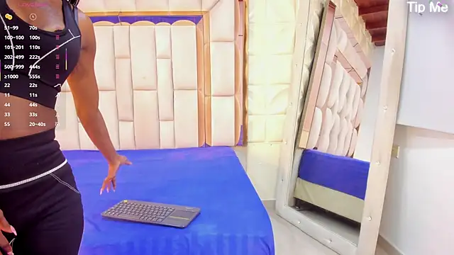 Sarah Adamss online show from 25, 10, 2025