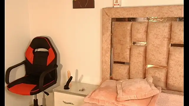 Snapshot of MarcelaNast chatting on 27, 10, 2025 MarcelaNast online show from 27, 10, 2025