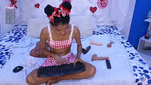 adisson petite1 online show from 22, 2, 2026