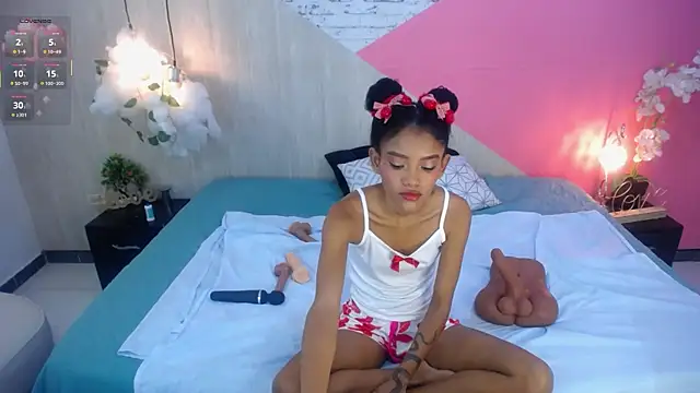 adisson petite1 online show from 13, 2, 2026