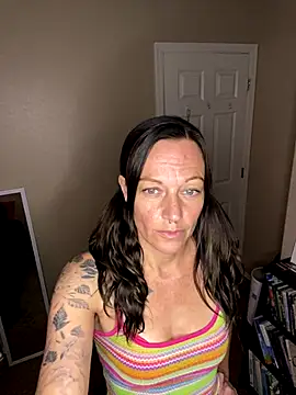 Snapshot of DesertLuxe chatting on 27, 10, 2025 DesertLuxe online show from 27, 10, 2025