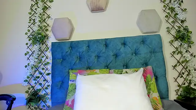 violett  rousee online show from 6, 10, 2025