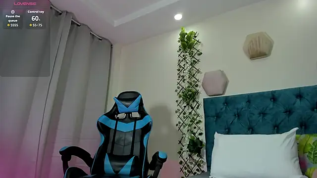 violett  rousee online show from 7, 10, 2025