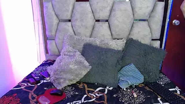 AnalyMilles online show from 4, 12, 2025