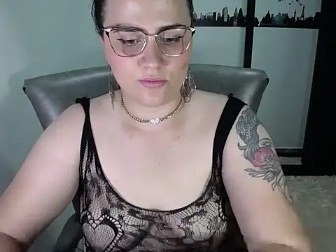 april ass online show from 6, 3, 2026