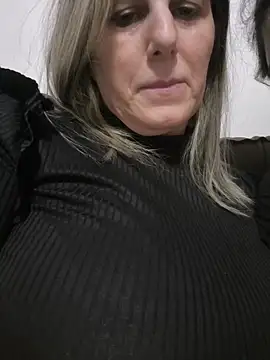 loiraandressa online show from 3, 12, 2025