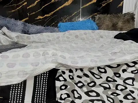 rich little brunette18 online show from 31, 5, 2026