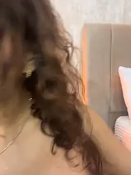 Mia Valmont online show from 12, 11, 2025