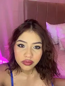 Mia Valmont online show from 4, 10, 2025