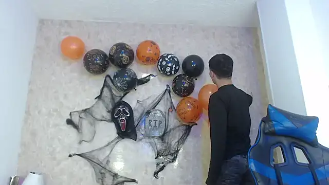 Aaron Foxxx online show from 4, 11, 2025