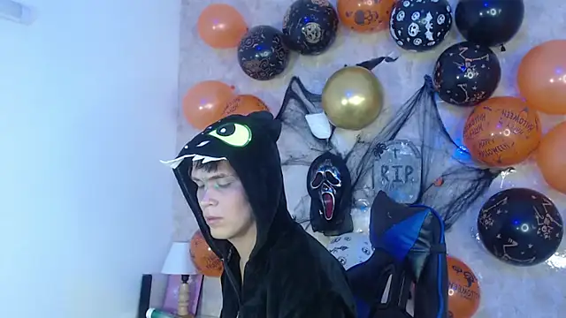 Aaron Foxxx online show from 28, 10, 2025