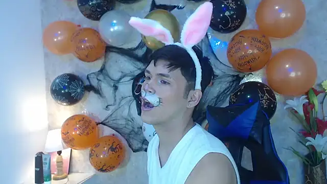 Aaron Foxxx online show from 25, 10, 2025