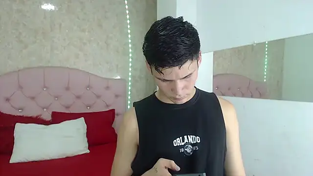 Aaron Foxxx online show from 4, 12, 2025