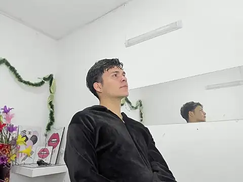 Aaron Foxxx online show from 22, 12, 2025