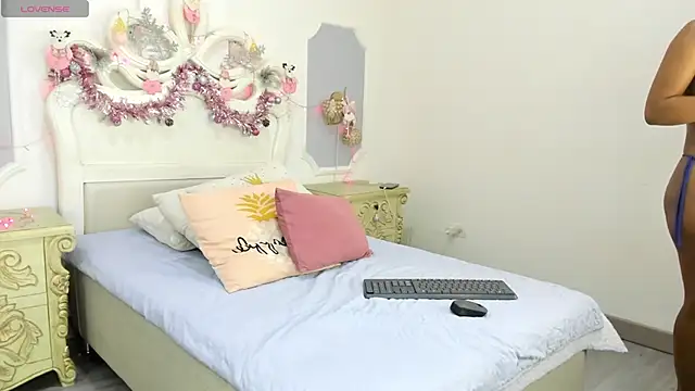 ChikiBom28 online show from 30, 11, 2025