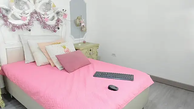 ChikiBom28 online show from 4, 12, 2025