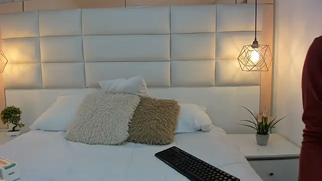 Megane whitte online show from 24, 11, 2025