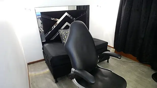 MarianaRojas  online show from 1, 2, 2026