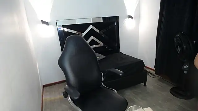 MarianaRojas  online show from 14, 3, 2026