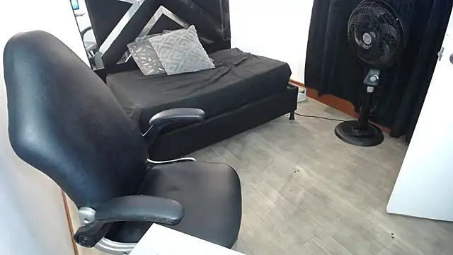 MarianaRojas  online show from 19, 5, 2026