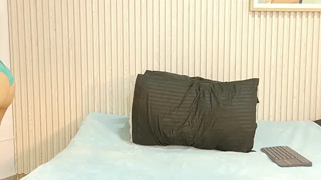 Abrilmirren online show from 15, 10, 2025