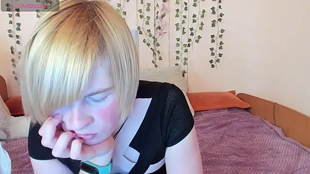 Cattie w  online show from 24, 10, 2025