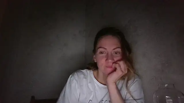 Snapshot of Thavione chatting on 8, 2, 2026 Thavione online show from 8, 2, 2026