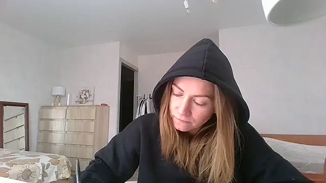 Snapshot of Thavione chatting on 3, 3, 2026 Thavione online show from 3, 3, 2026