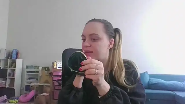 Snapshot of Cynoraye chatting on 12, 2, 2026 Cynoraye online show from 12, 2, 2026