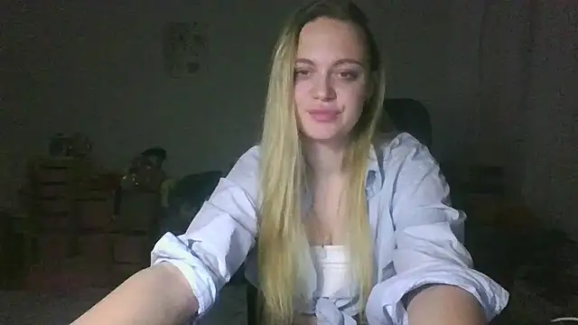 Snapshot of Cynoraye chatting on 4, 2, 2026 Cynoraye online show from 4, 2, 2026