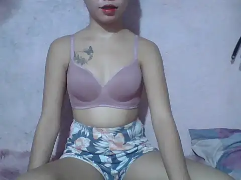 Snapshot of SweetPussie18x chatting on 7, 7, 2026 SweetPussie18x online show from 7, 7, 2026