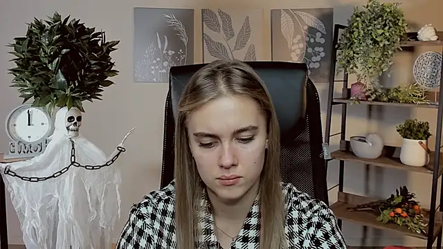 JuneWoods online show from 31, 10, 2025