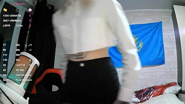 Snapshot of MernaGoggin chatting on 2, 10, 2025 MernaGoggin online show from 2, 10, 2025